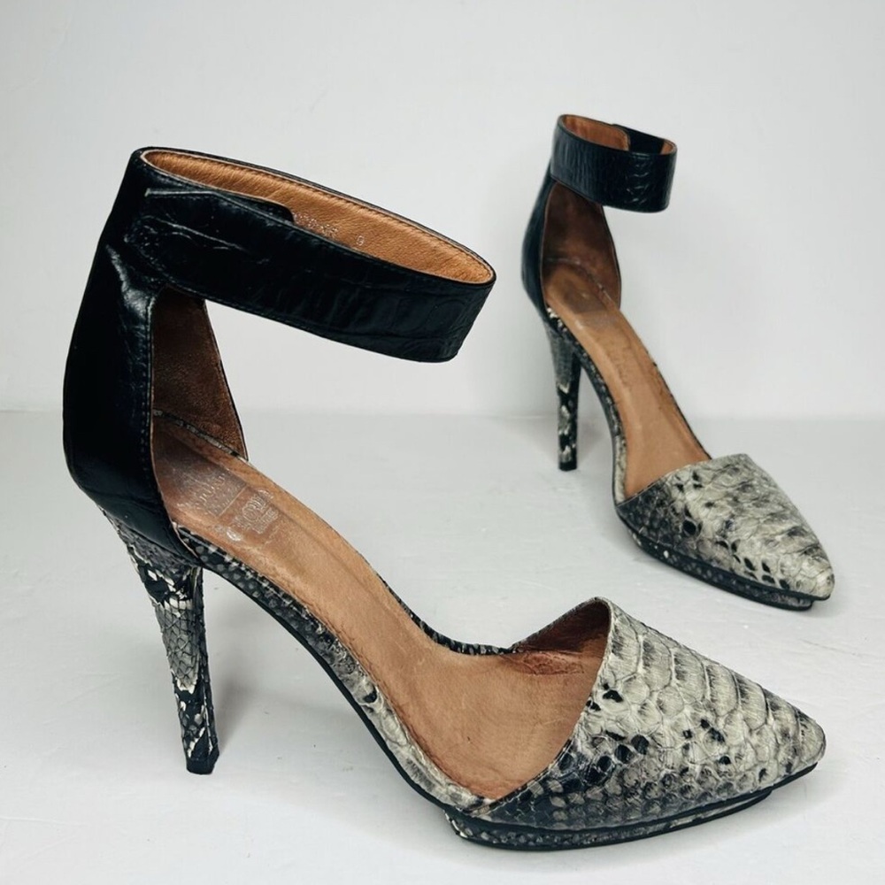 Crown Vintage Pointed Snakeskin Stilettos Size 8